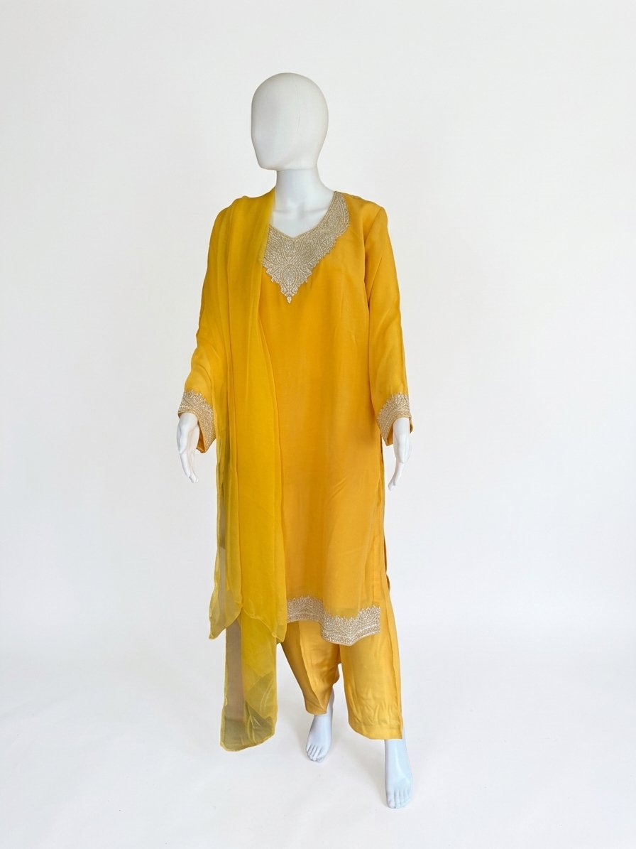 Pure disheen suit with hand tilla